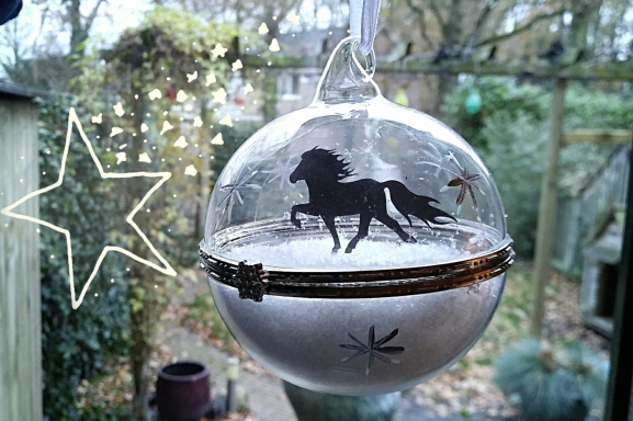 * Kerstbal (glas) met paard